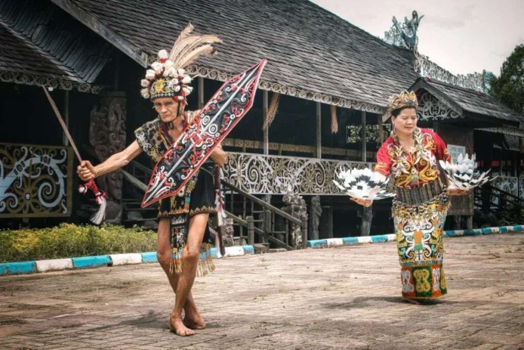 Ilustrasi-Suku-Dayak-akurasi.id_-1030x687