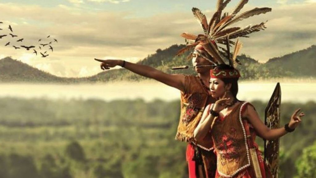 sepasang-anak-muda-suku-dayak-1631087780-09-2021